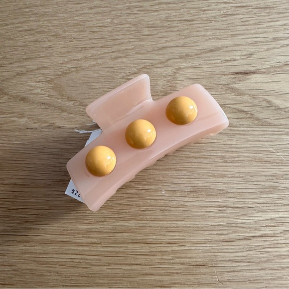 Madewell Studded Medium Claw Hair Clip in Harvest Peach - Picture 5 of 8